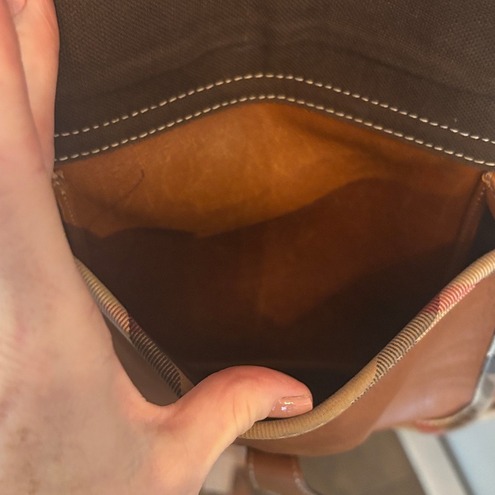 Burberry 💯 Leather Tote Bag - Picture 7 of 16